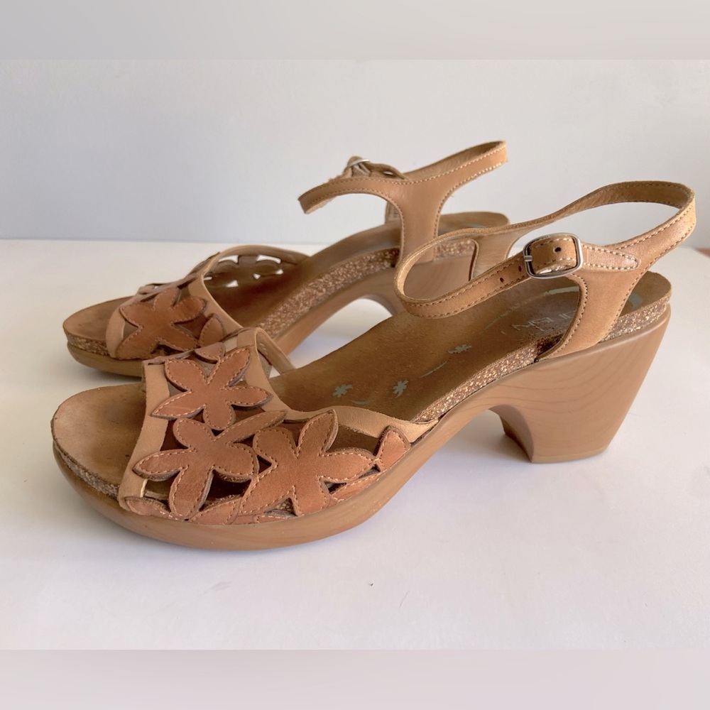 Dansko Coquette Amber Biscotti Floral Sandals Size 39